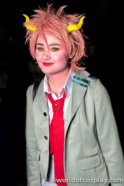This fab Mina Ashido cosplay from My Hero Academia is doubly striking thanks to those spectacular contact lenses. MCM London Comic Con October 2017.