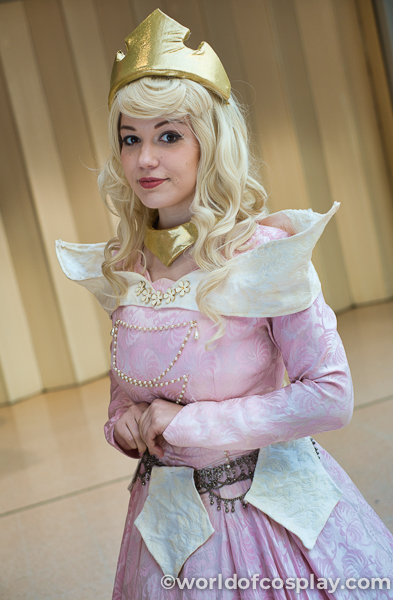 Aurora (Sleeping Beauty) cosplay

