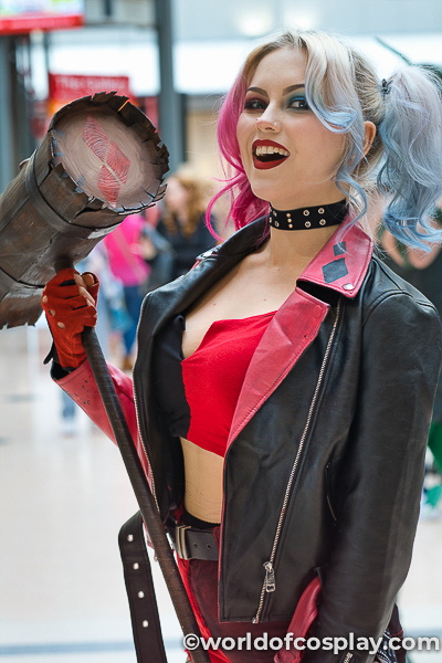 Harley Quinn cosplay with mallet