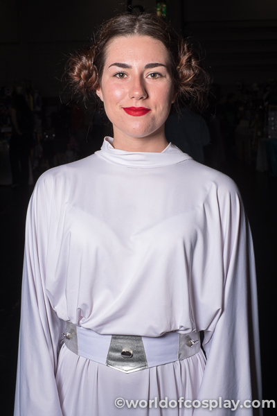 Princess Leia cosplay

