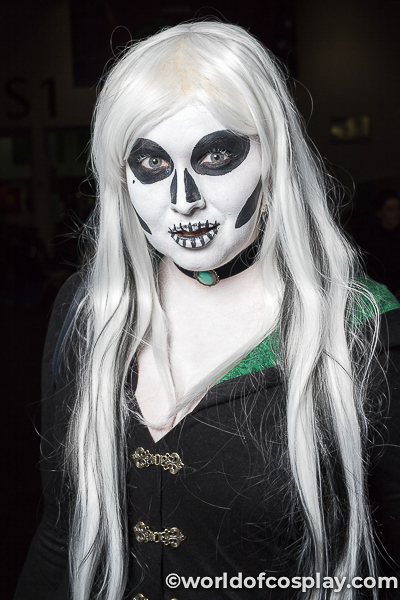 Very light-coloured wigs may require a wig cap underneath