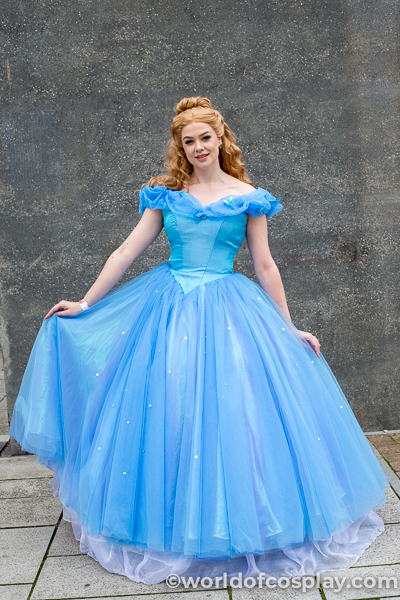 Cinderella cosplay