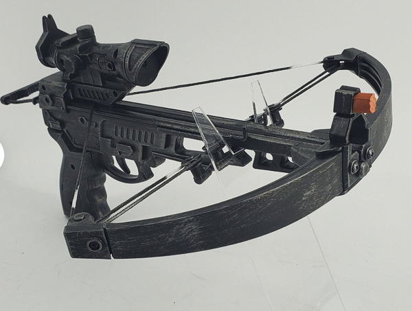 This 25cm (10in) handheld cross bow is based on Huntress's weapon in Birds of Prey.
