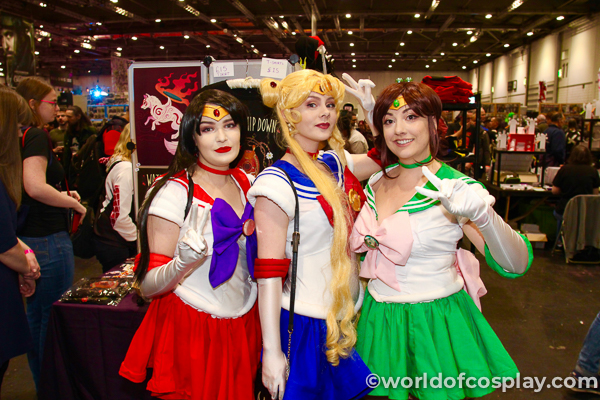Cosplayers come in all shapes, sizes and primary colours!